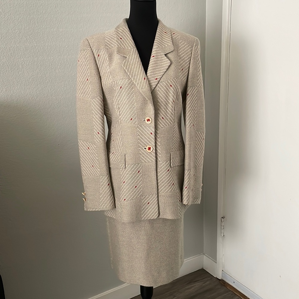 Louis Feraud 2-piece cream business suite.